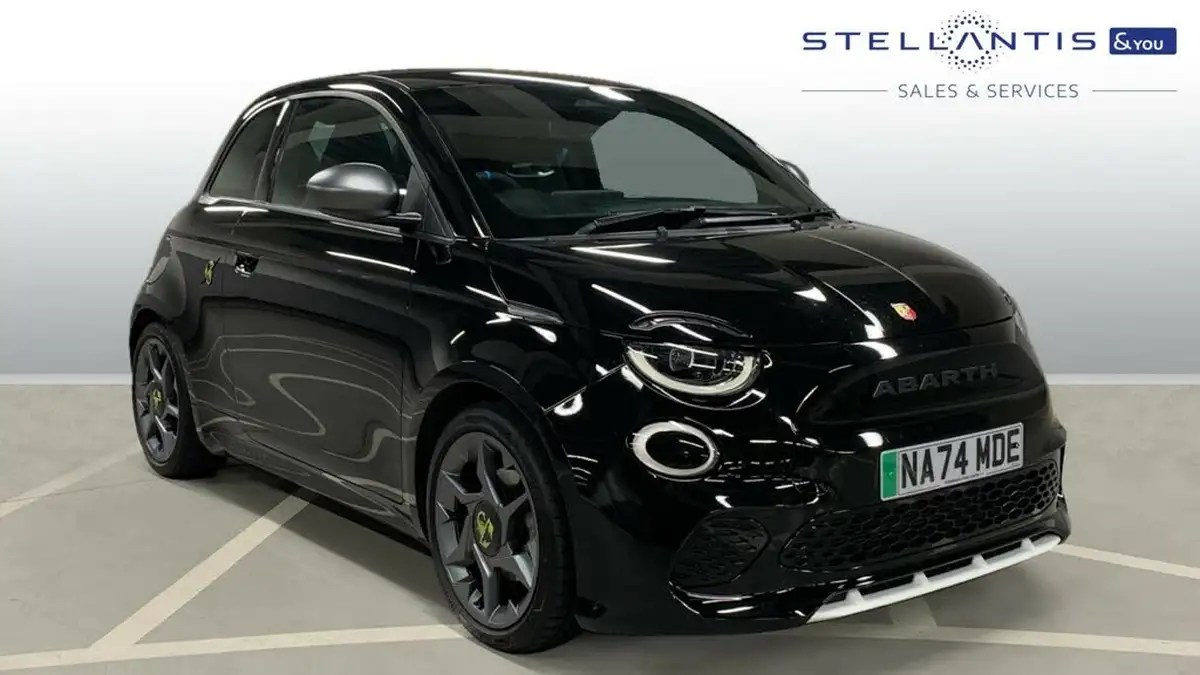 2024-abarth-500-e-500e-big-0