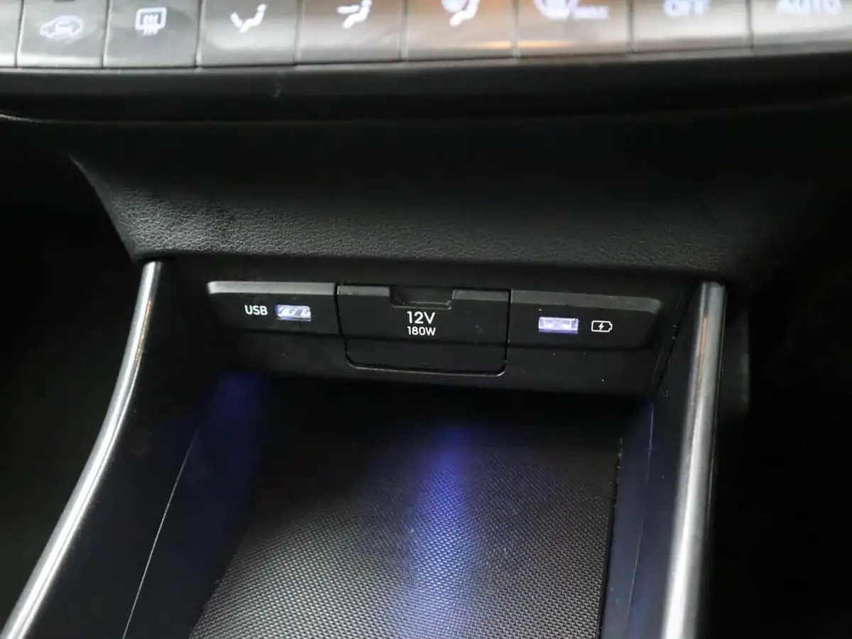 2023-hyundai-i20-10-t-gdi-premium-48-volt-hybrid-eclutch-imt-big-29