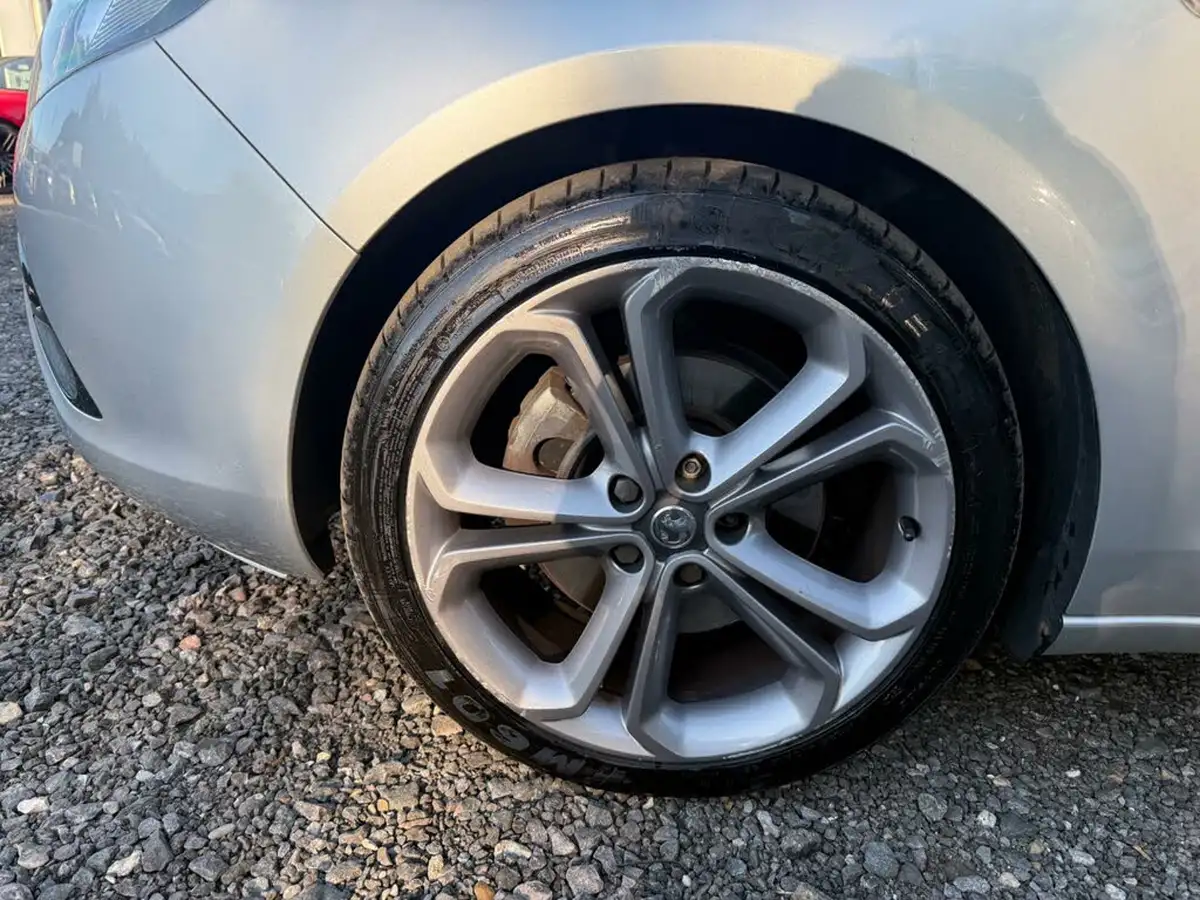 2012-vauxhall-zafira-tourer-20cdti-sri-big-44