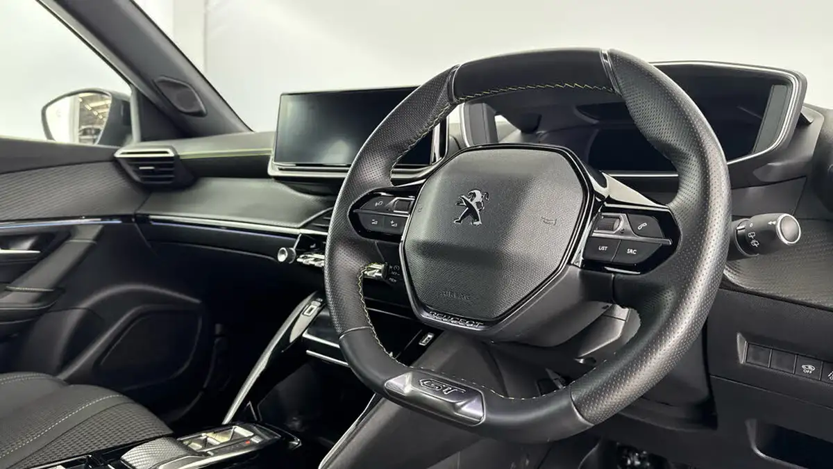 2023-peugeot-2008-suv-e-gt-136bhp-50kwh-station-wagon-big-8