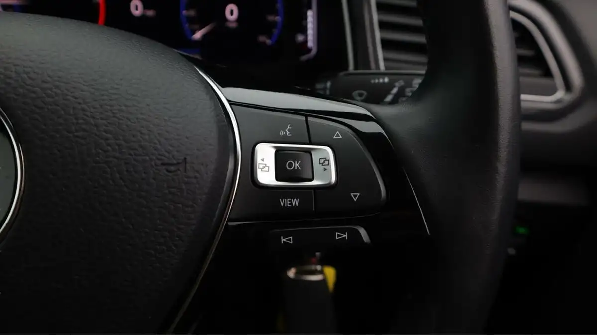 2020-volkswagen-t-roc-20tdi-sel-big-24