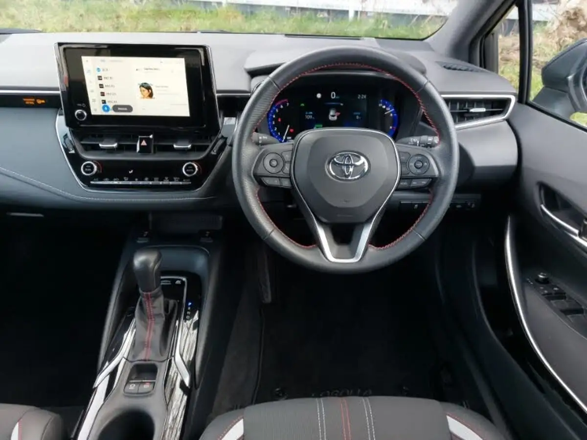 2023-toyota-corolla-18-vvt-i-gr-sport-138bhp-hatchback-big-6
