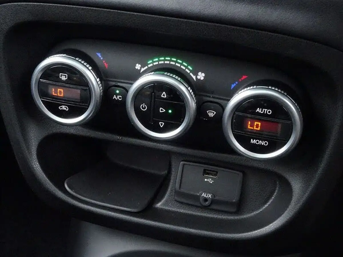2014-fiat-500l-16td-lounge-105bhp-ss-big-24