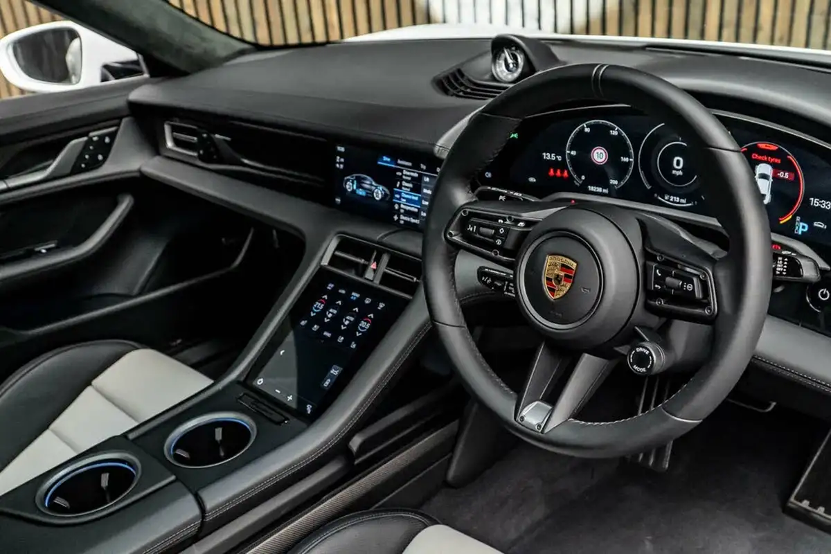 2022-porsche-taycan-e-turbo-s-big-22