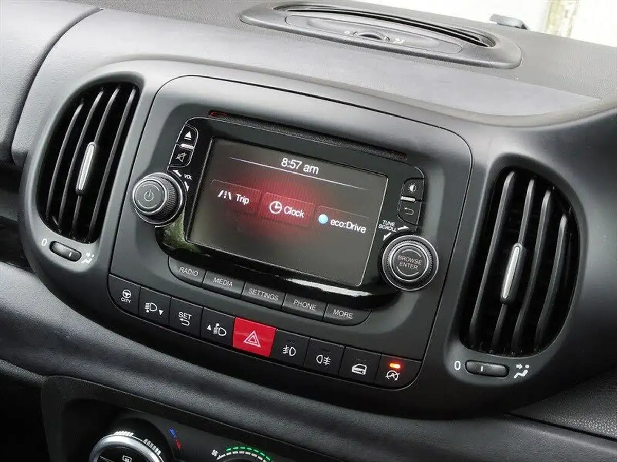 2014-fiat-500l-16td-lounge-105bhp-ss-big-20