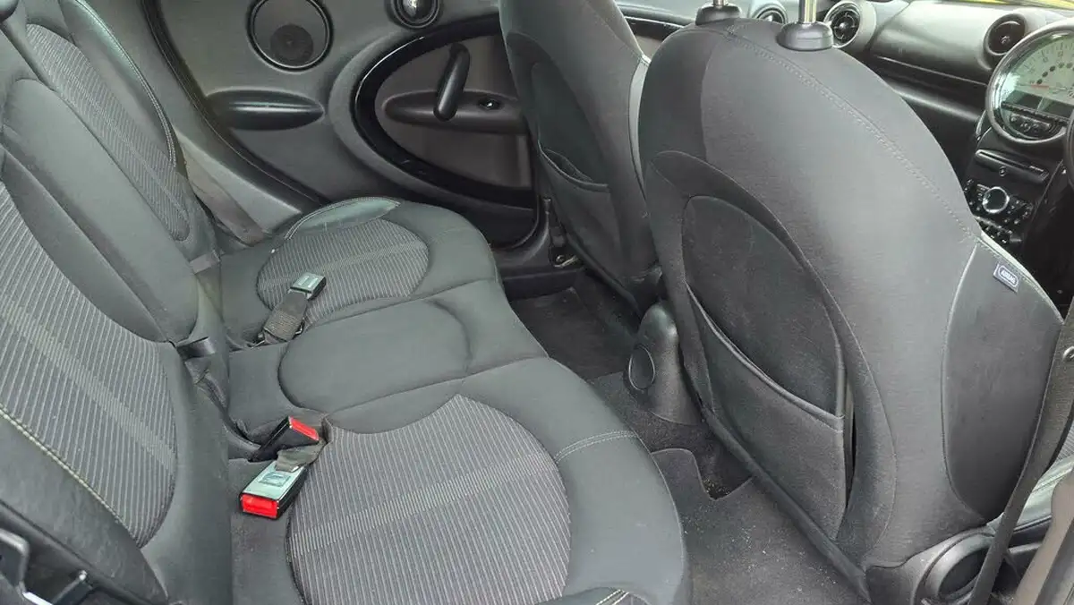 2011-mini-countryman-16-cooper-pepper-big-14