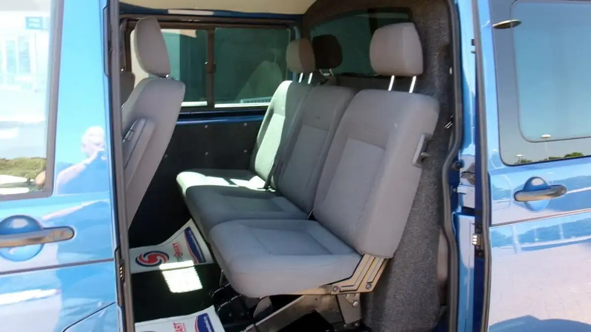 2012-volkswagen-transporter-20td-t32-140ps-swb-kombi-big-11