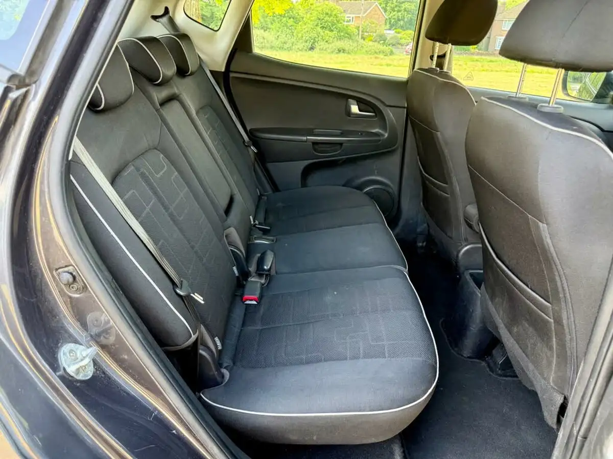2015-kia-venga-14crdi-2-big-13