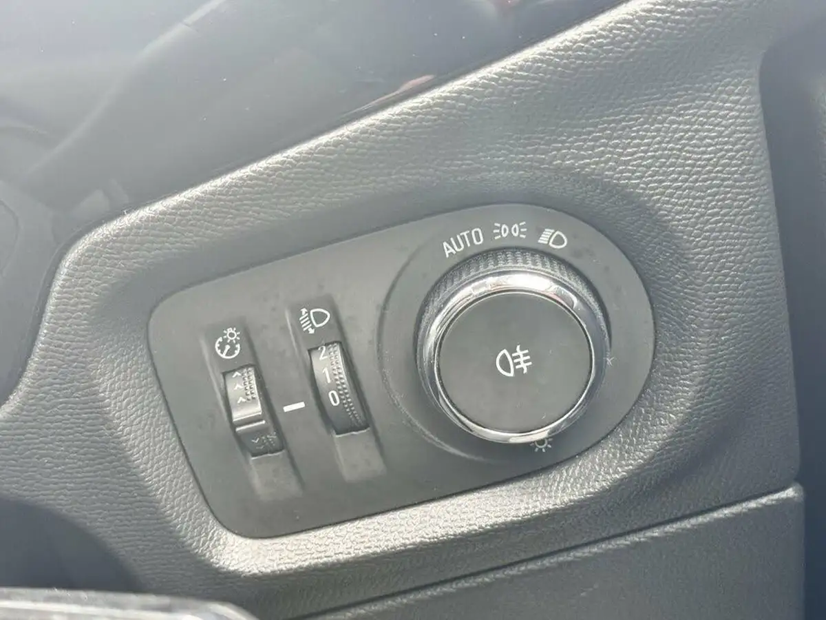 2021-vauxhall-corsa-12i-se-big-33