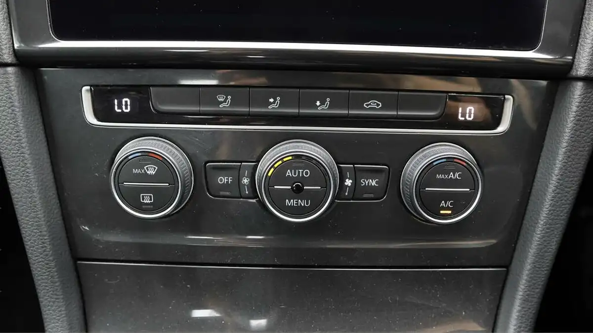 2020-volkswagen-golf-e-e-golf-big-11