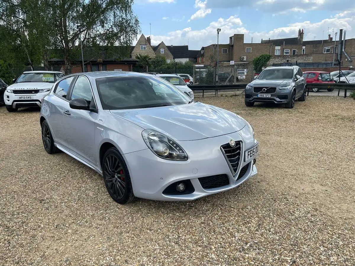 2015-alfa-romeo-giulietta-20jtdm-2-qv-line-175bhp-alfa-tct-big-0
