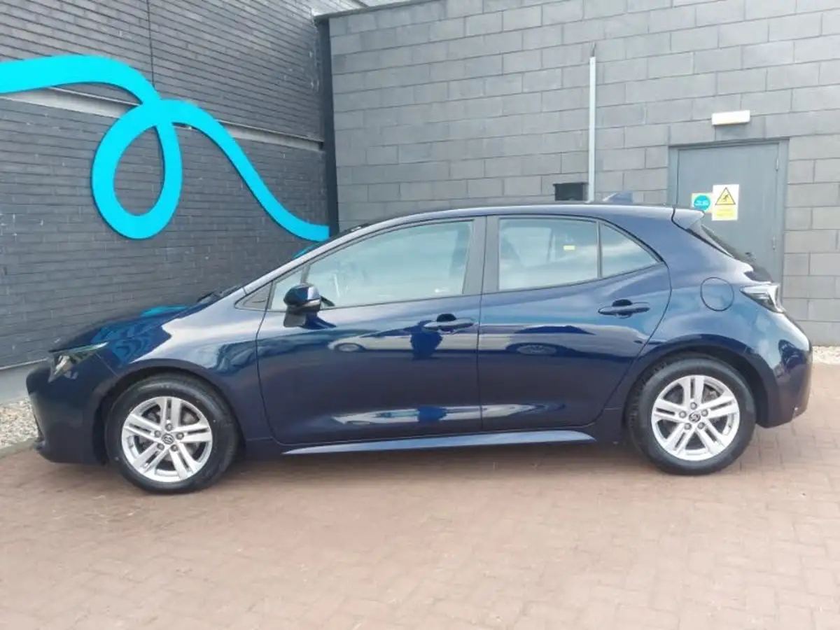 2022-toyota-corolla-18-vvt-i-icon-120bhp-trk-hatchback-5d-big-3