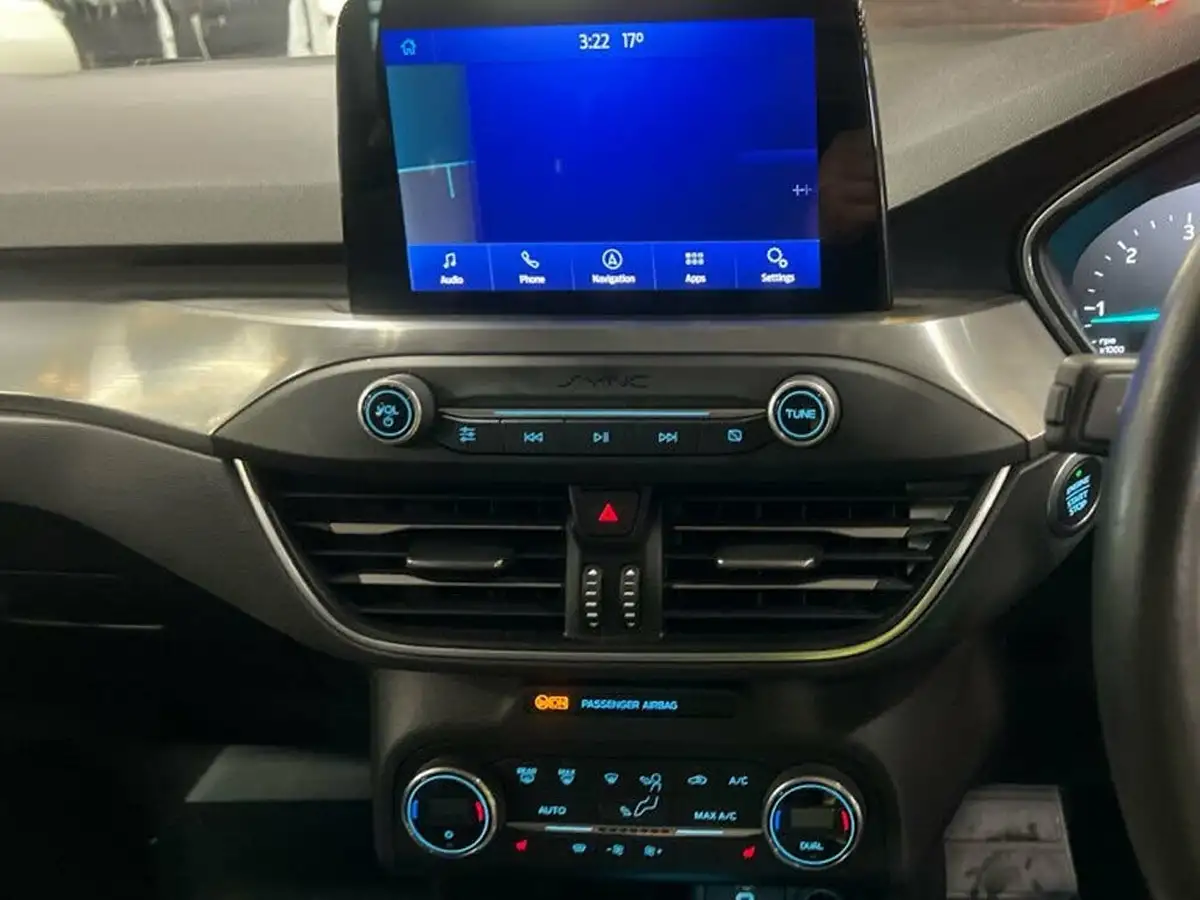 2018-ford-focus-20-titanium-hatchback-auto-big-5