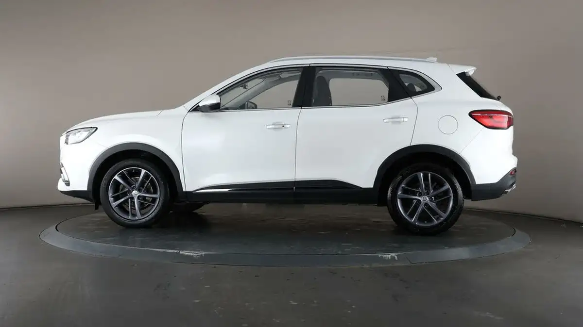 2022-mg-hs-15t-gdi-exclusive-162ps-big-35