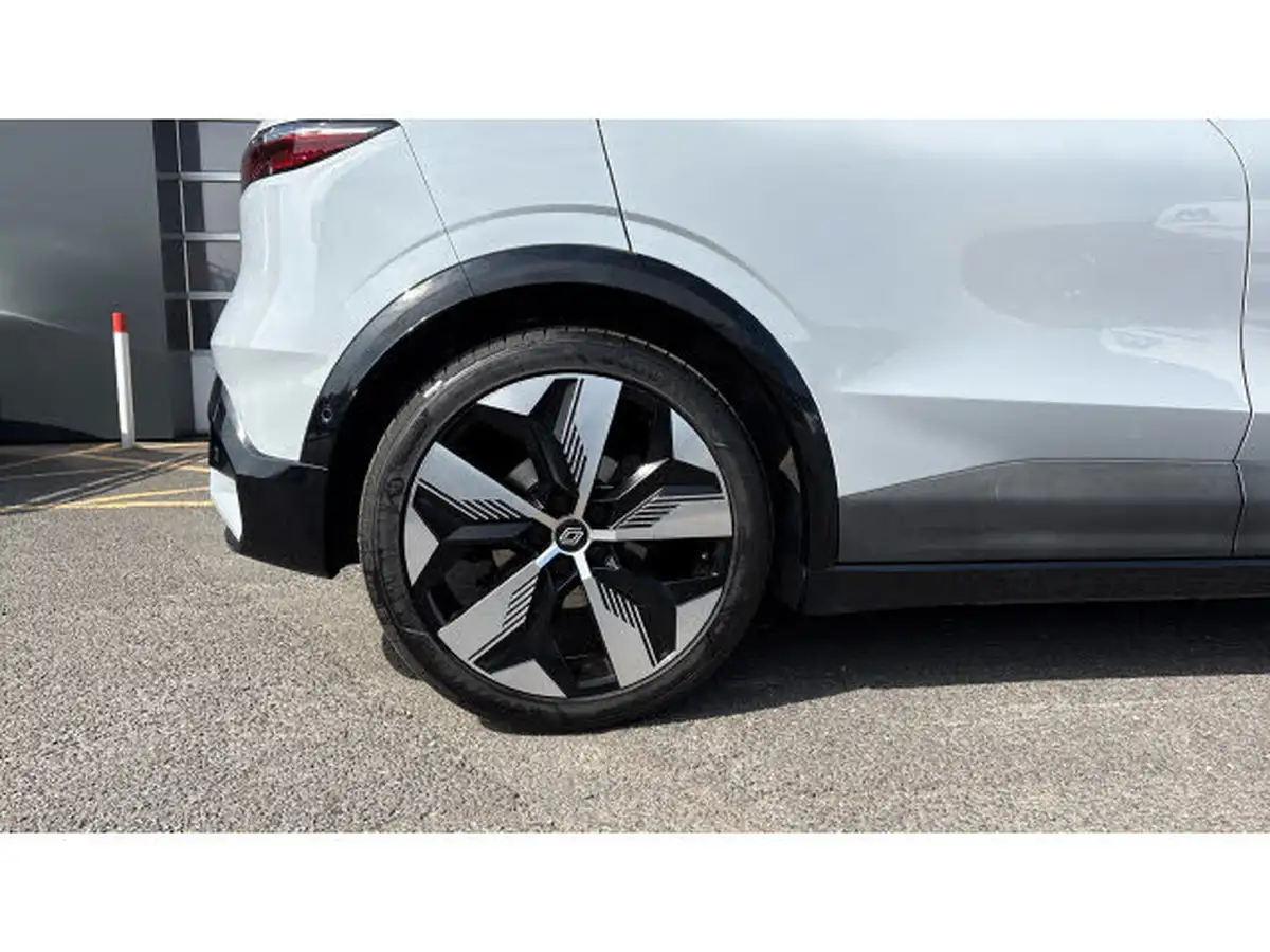 2023-renault-megane-e-tech-e-techno-big-6