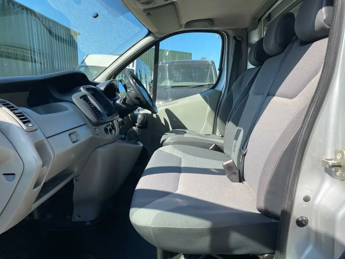 2010-renault-trafic-20td-ll29dci-115-20dci-ll29-phase-3-sat-nav-panel-van-big-11