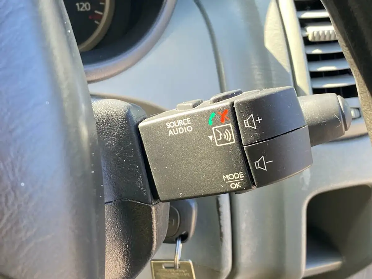 2010-renault-trafic-20td-ll29dci-115-20dci-ll29-phase-3-sat-nav-panel-van-big-35