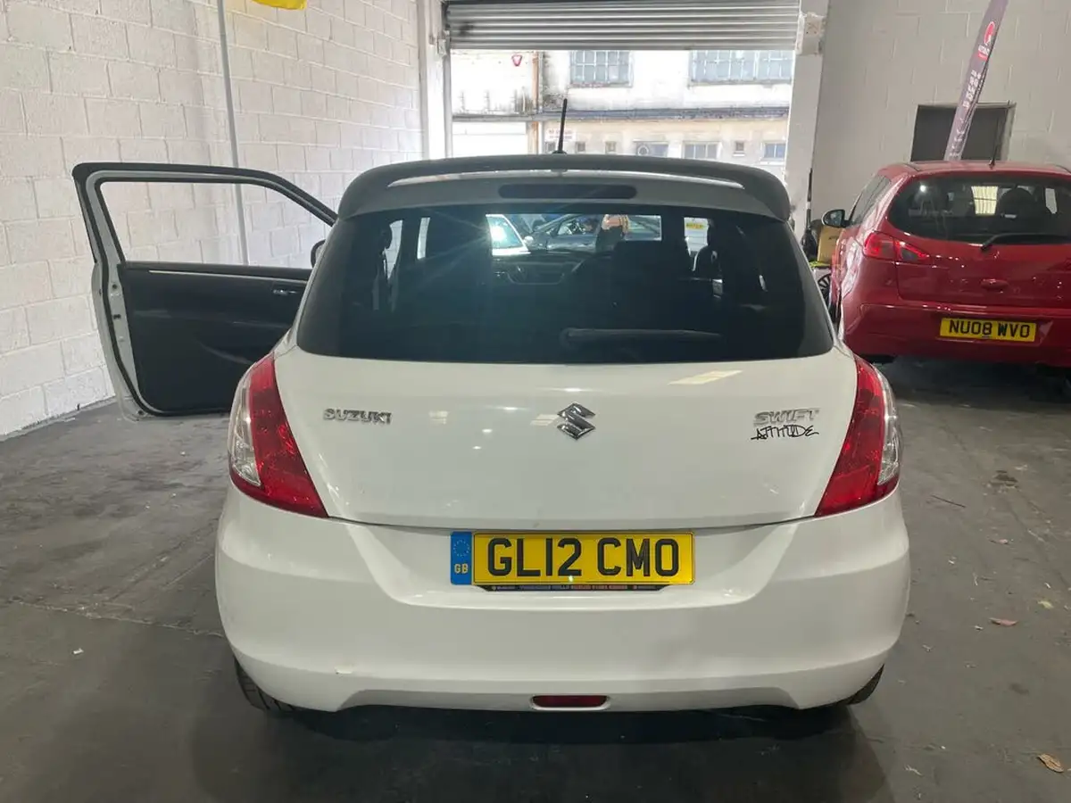 2012-suzuki-swift-12-attitude-3d-big-15