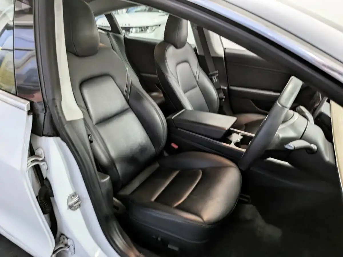 2020-tesla-model-3-e-long-range-big-24