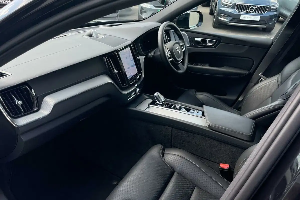 2024-volvo-xc60-20-t8-ultra-black-edition-big-25