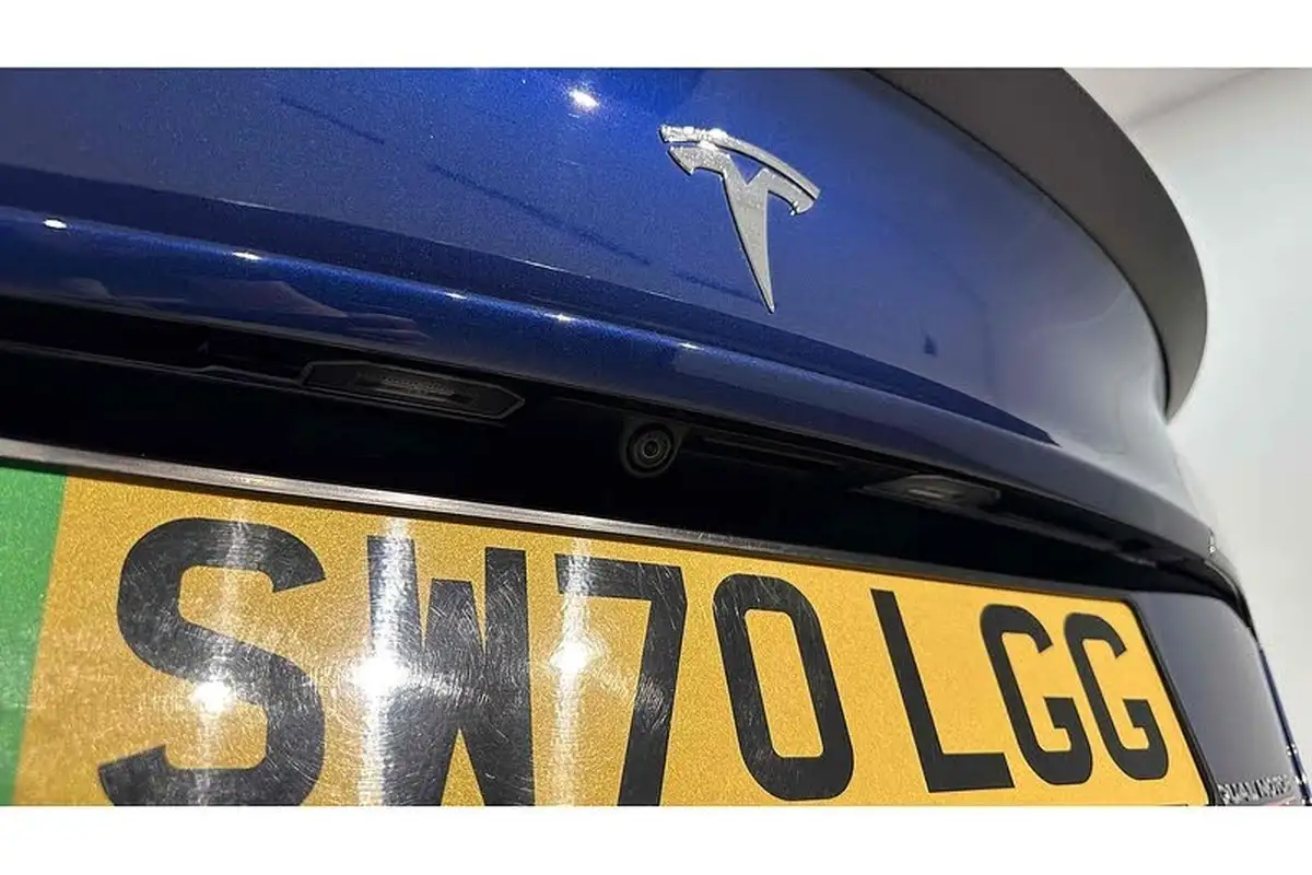 2020-tesla-model-3-e-performance-big-14