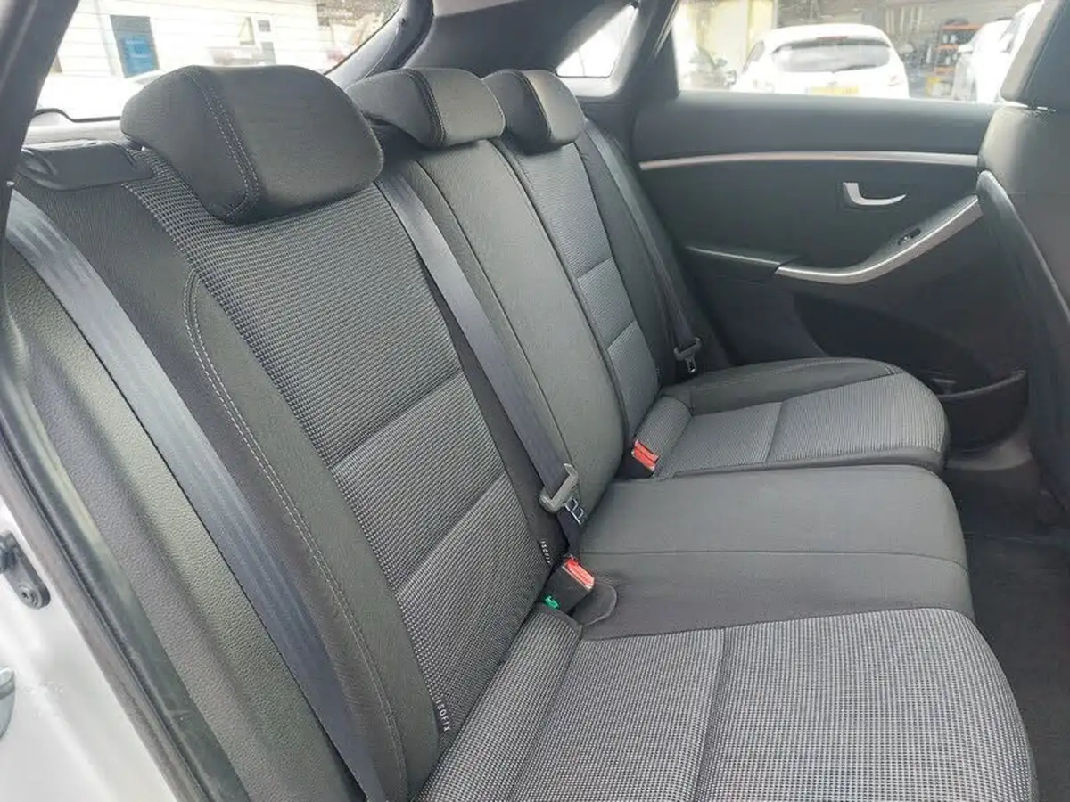 2012-hyundai-i30-14-active-5d-big-12