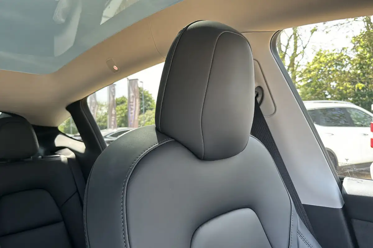 2022-tesla-model-y-e-long-range-big-38