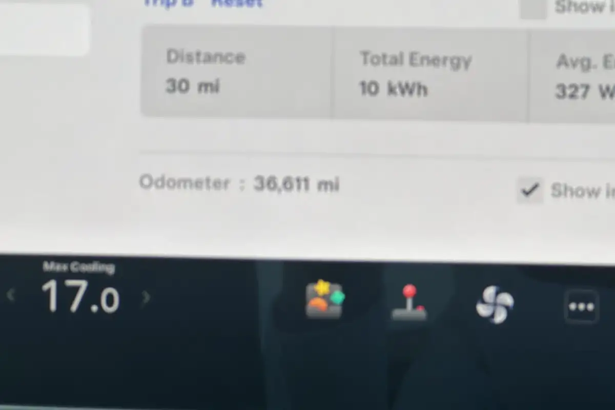 2022-tesla-model-y-e-long-range-big-14