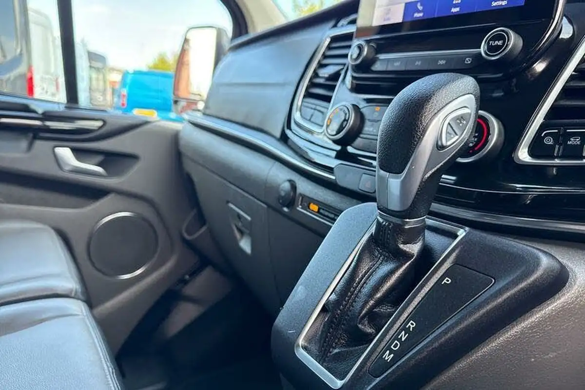2023-ford-tourneo-custom-big-39