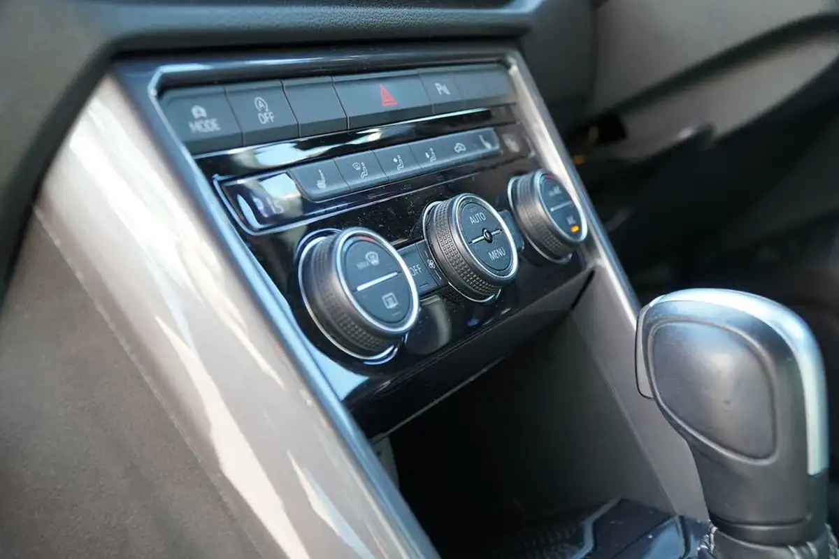 2020-volkswagen-t-roc-20tdi-r-line-dsg-big-23