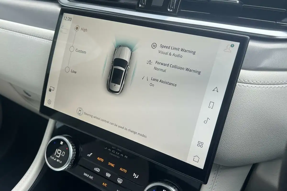 2024-jaguar-f-pace-20-d200-r-dynamic-se-black-90th-anniversary-edition-big-42
