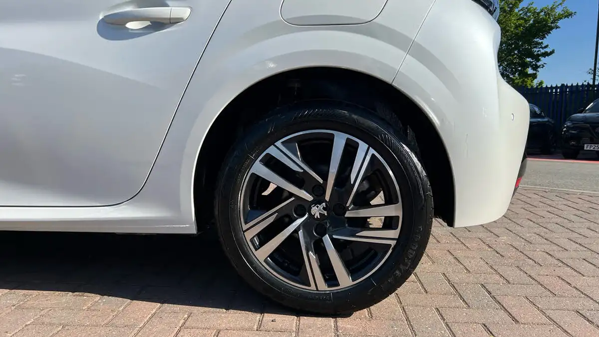 2022-peugeot-208-12-puretech-allure-premium-100ps-big-14