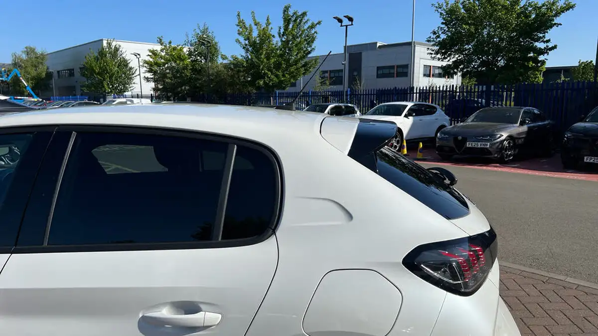 2022-peugeot-208-12-puretech-allure-premium-100ps-big-42