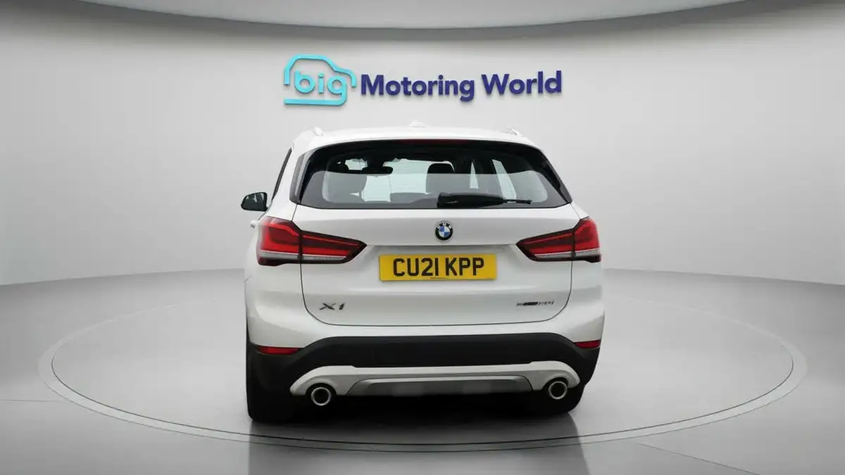 2021-bmw-x1-20-sdrive20i-xline-big-6