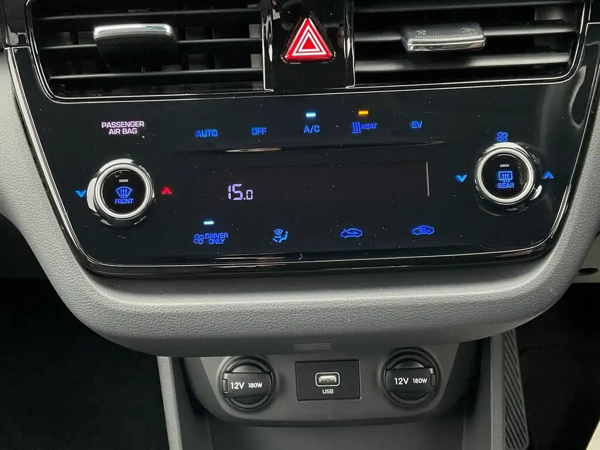 2021-hyundai-ioniq-e-premium-se-electric-100kw-big-24