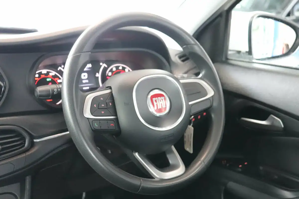 2016-fiat-tipo-14-easy-hatchback-big-15