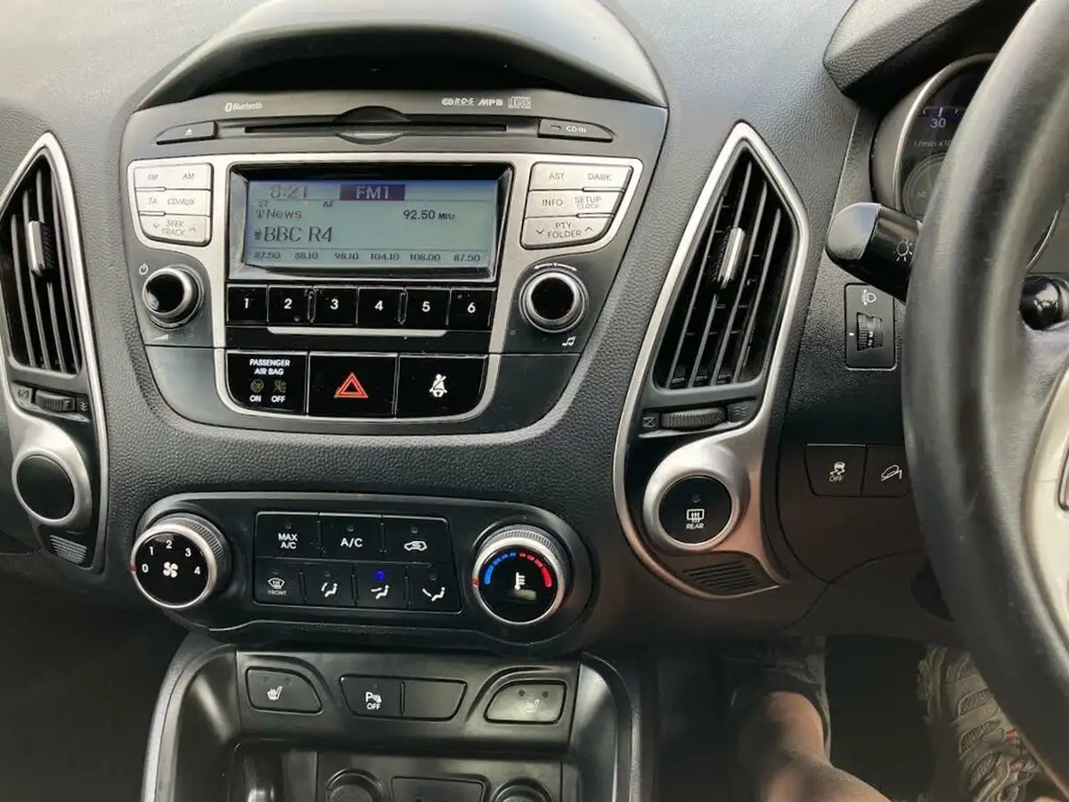 2011-hyundai-ix35-17td-style-big-14