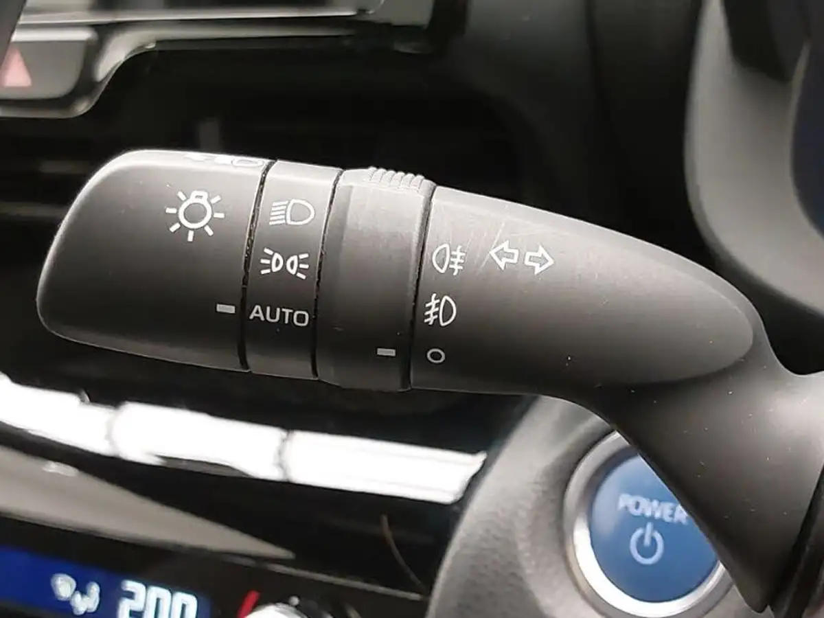 2021-toyota-yaris-15-vvt-i-design-panoramic-roof-big-16