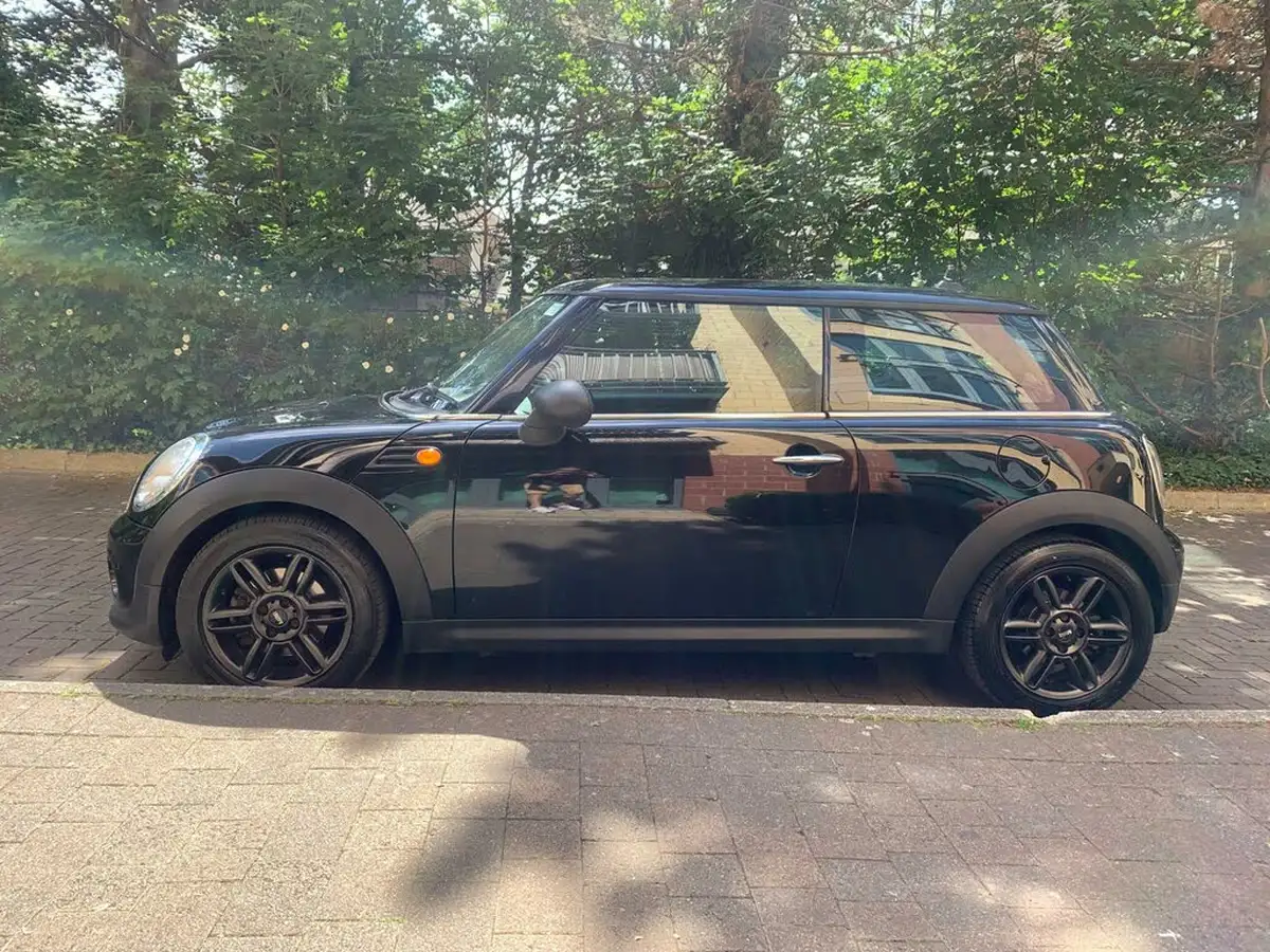 2011-mini-cooper-16-one-98bhp-hatchback-3d-auto-big-3