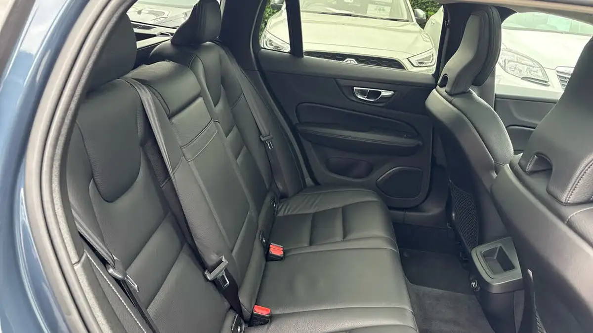 2018-volvo-v60-20td-d4-inscription-geartronic-big-28
