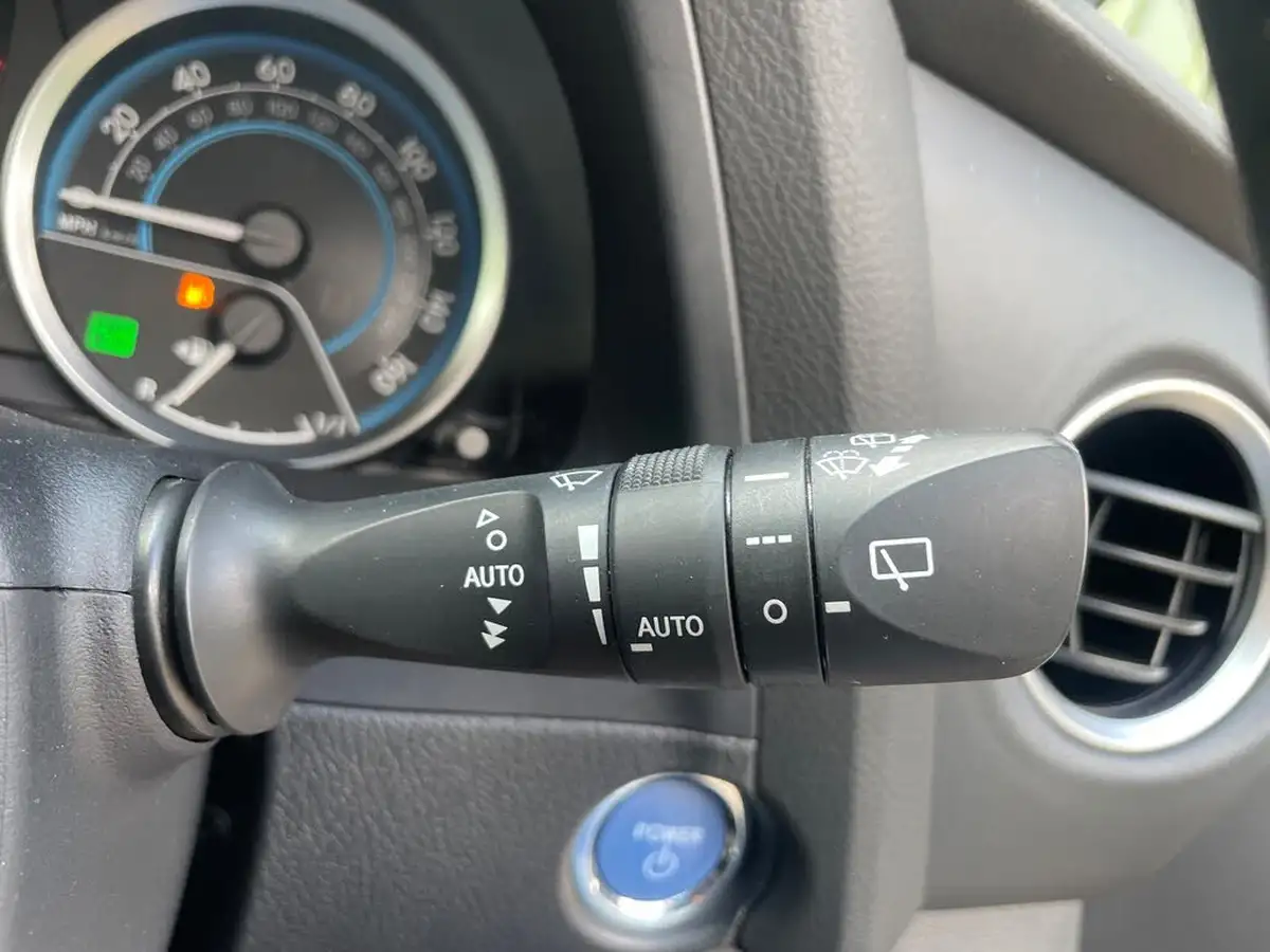 2012-toyota-auris-18-vvt-i-hsd-excel-big-25