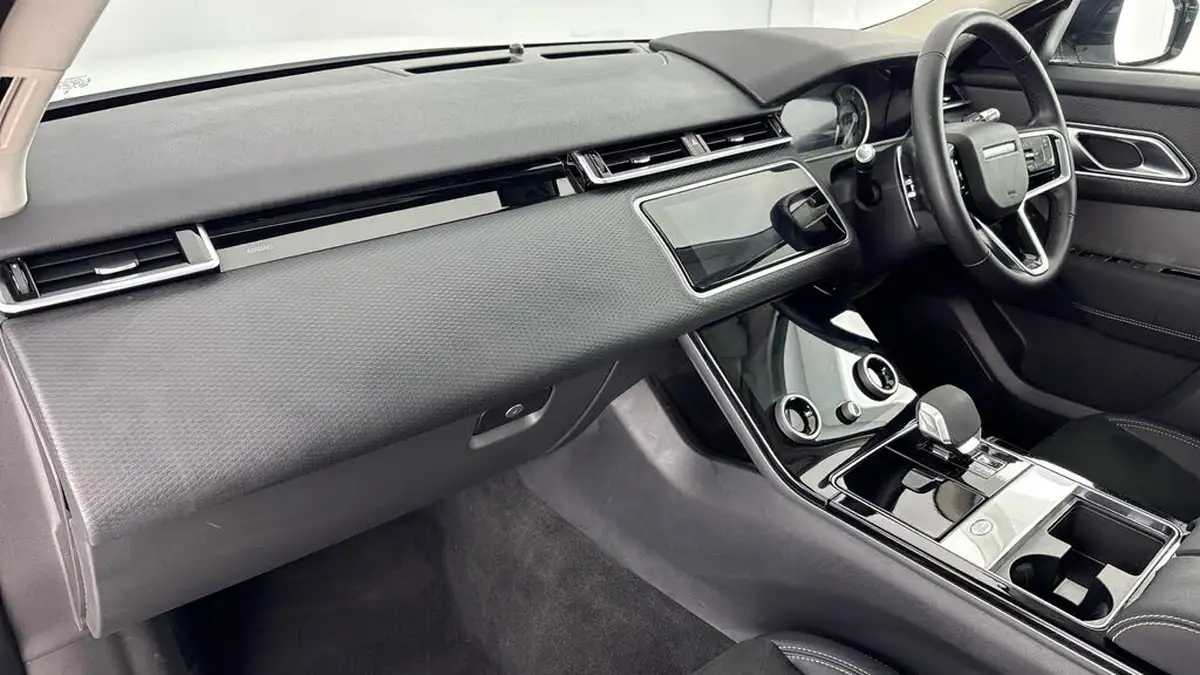 2022-land-rover-range-rover-velar-20-d200-velar-big-9
