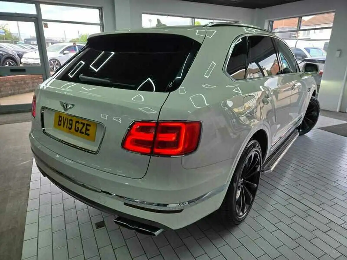 2019-bentley-bentayga-40-v8-big-56
