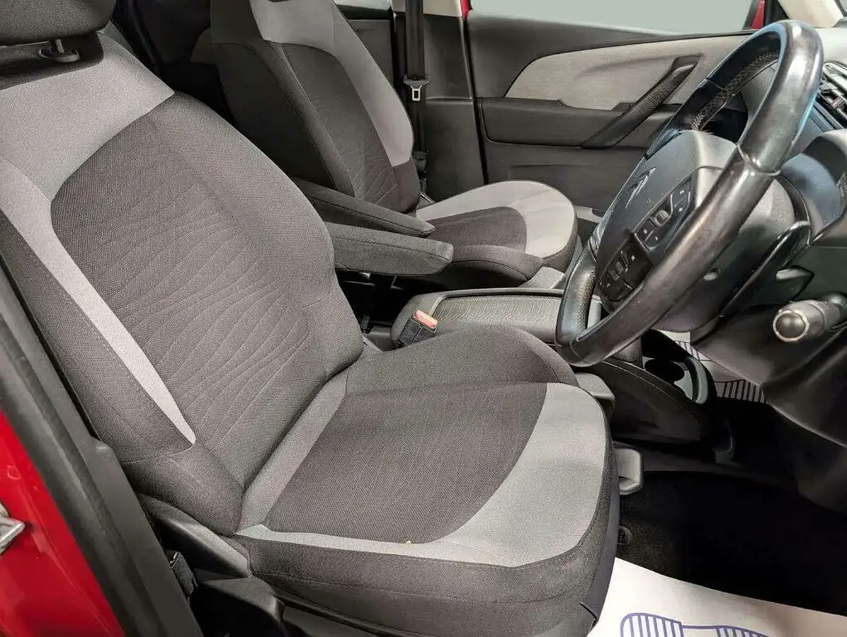 2016-citroen-c4-picasso-16bluehdi-exclusive-eat6-big-19