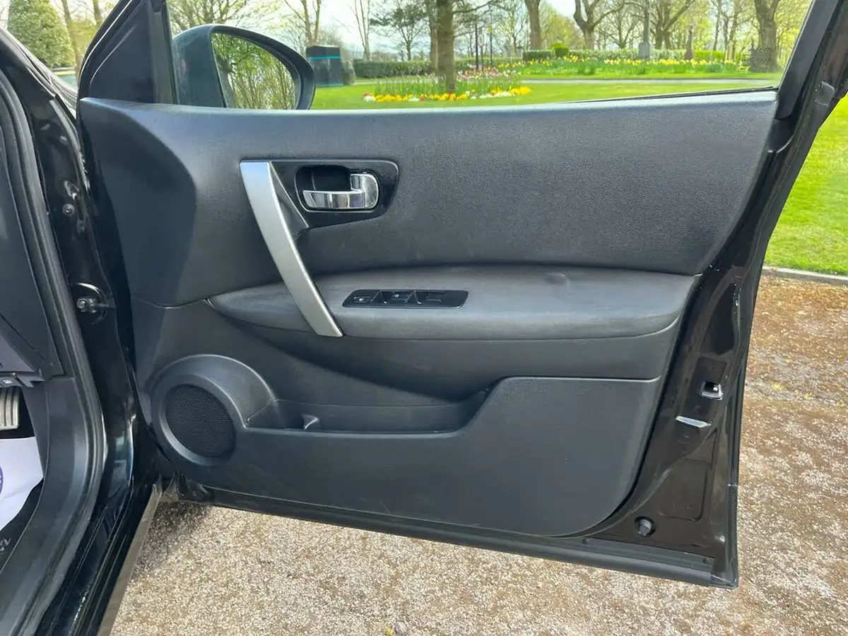 2011-nissan-qashqai2-15td-n-tec-big-28