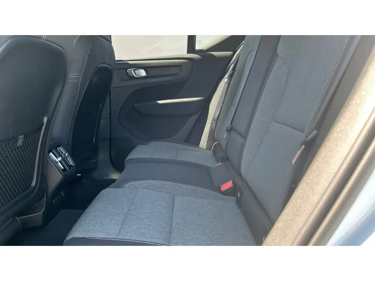 2024-volvo-xc40-20-b4-plus-big-9