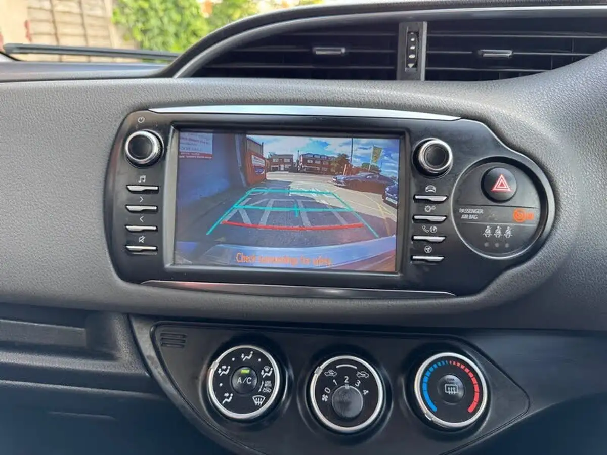 2019-toyota-yaris-15-vvt-i-icon-tech-111bhp-1496cc-big-19