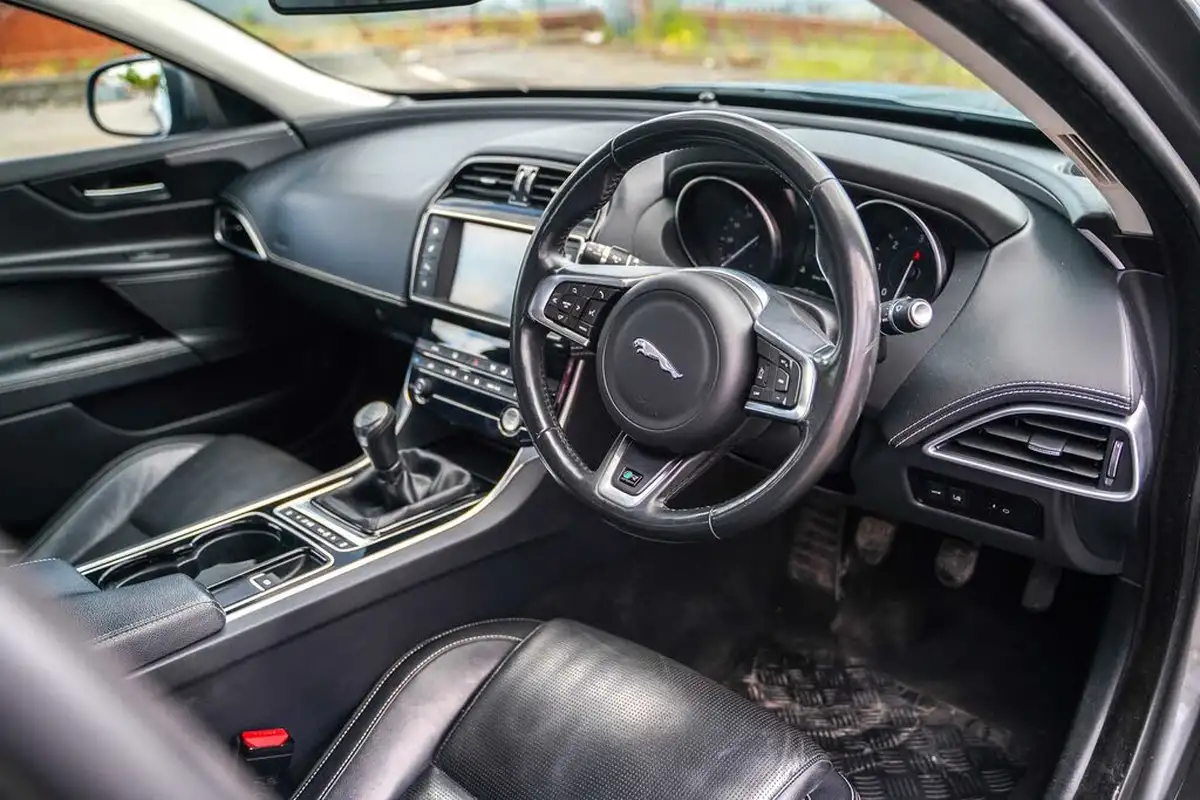2017-jaguar-xe-20d-r-sport-163ps-ss-1999cc-big-34