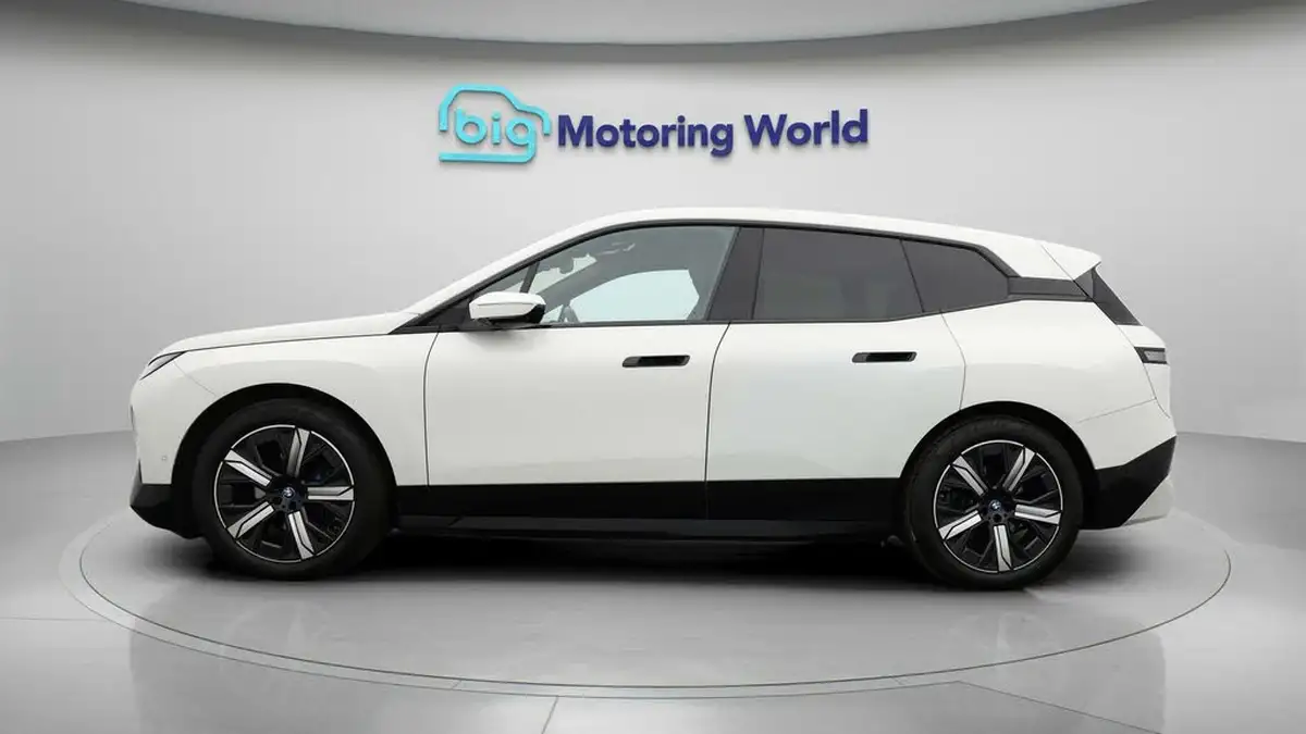 2022-bmw-ix-e-xdrive-40-m-sport-big-4
