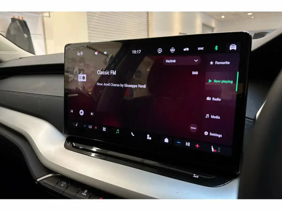 2024-skoda-octavia-20tdi-se-technology-150ps-hatchback-dsg-big-11